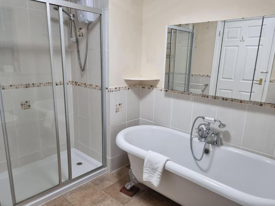 Spacious Detached Home With Beautiful Seaviews, Sleeps 6 Trimingham Dış mekan fotoğraf